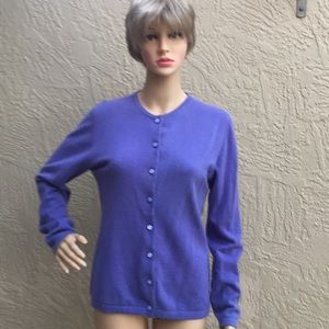 London. Cashmere Sweater size 36.18”-16”-17”-24”